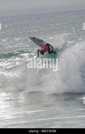 PENICHE, Portogallo - 17 Ottobre : Surfer durante il Rip Curl Pro Portogallo, Ottobre 17, 2013 in Peniche, Portogallo Foto Stock