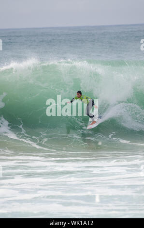 PENICHE, Portogallo - 17 Ottobre : Surfer durante il Rip Curl Pro Portogallo, Ottobre 17, 2013 in Peniche, Portogallo Foto Stock