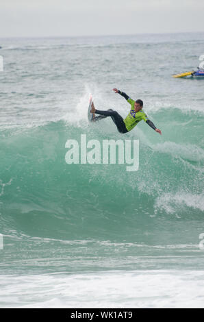 PENICHE, Portogallo - 17 Ottobre : Surfer durante il Rip Curl Pro Portogallo, Ottobre 17, 2013 in Peniche, Portogallo Foto Stock