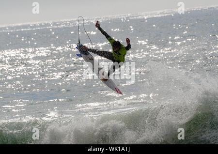 PENICHE, Portogallo - 17 Ottobre : Surfer durante il Rip Curl Pro Portogallo, Ottobre 17, 2013 in Peniche, Portogallo Foto Stock