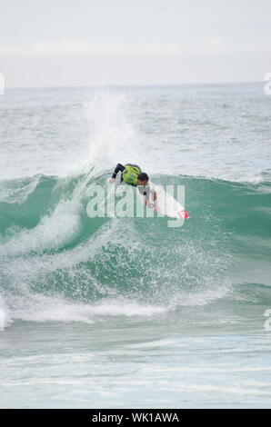 PENICHE, Portogallo - 17 Ottobre : Surfer durante il Rip Curl Pro Portogallo, Ottobre 17, 2013 in Peniche, Portogallo Foto Stock