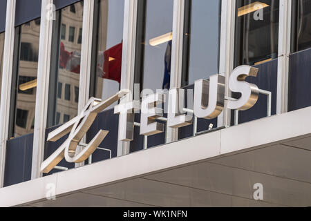 Montreal, CA - 3 Settembre 2019: Telus segno a René Lévesque Boulevard. Foto Stock