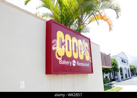 Un negozio di fronte segno per il ristorante e il panificio noto come Coco Foto Stock