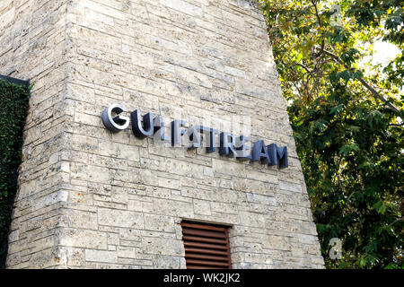 Un negozio di fronte segno per il ristorante di lusso conosciuta come Gulfstream Foto Stock