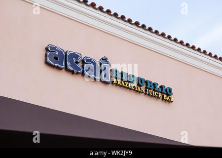 Un negozio di fronte segno per il ristorante noto come Acai Repubblica Foto Stock