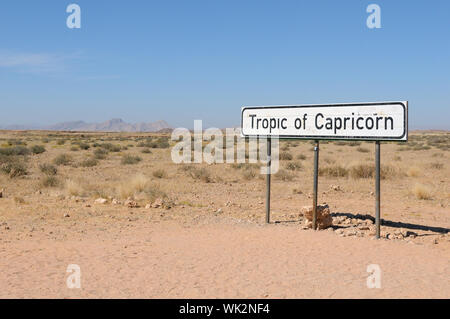 Tropico del Capricorno segno sul Rodano C14 strada in Namibia Foto Stock