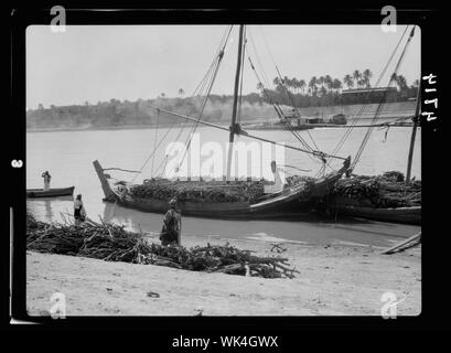 L'Iraq. Fiume scene sull'Eufrate prese a Hilla. Bellums caricato con carburante Foto Stock