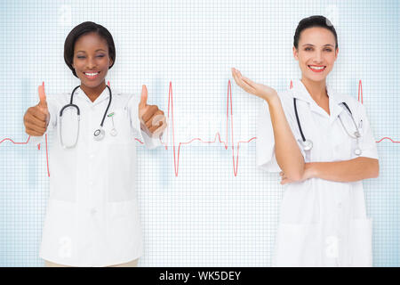 Immagine composita del team medico contro la linea ecg su sfondo bianco con griglia Foto Stock