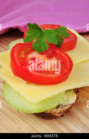 Sandwich con alcuni organici matura il formaggio cheddar Foto Stock