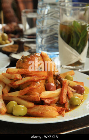 Marocchino pollo arrosto in un Marocco Ristorante Foto Stock