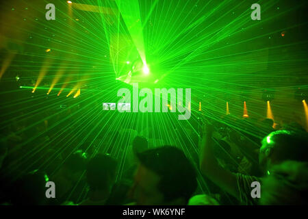 Night Club Music Event Party luci laser sullo sfondo Foto stock - Alamy