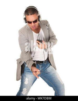 Di mezza età maschio Latino ballare con la musica sul lettore mp3 Foto Stock