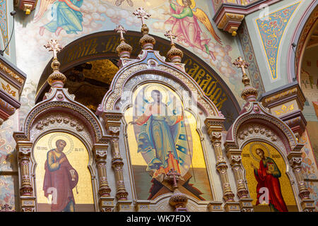 Minsk, Bielorussia - Giugno, 2019. Close-up di immagine di Gesù Cristo e di altri santi all'interno della all-hallows la Chiesa Foto Stock