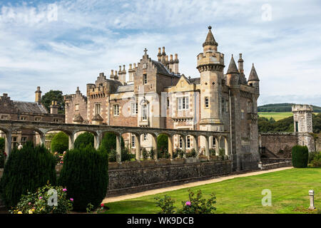 Vista dal giardino di casa Abbotsford, ex casa di scrittore scozzese Sir Walter Scott, vicino a Melrose, Scottish Borders, Scotland, Regno Unito Foto Stock
