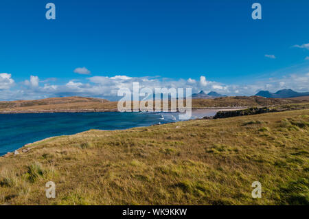 Spiaggia a Achnahaird nr Achiltibuie, con Suilven in background Ross & Cromarty Highland Scozia Scotland Foto Stock