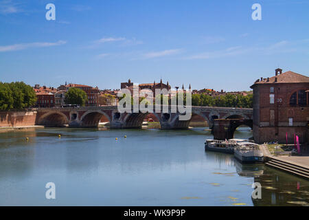 Pont Neuf, archbridge oltre il fiume Garonne di Tolosa, Francia Foto Stock