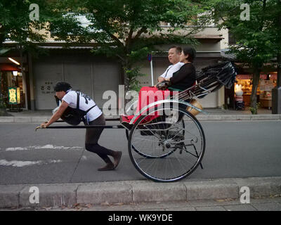 Giappone - Foto di Sean Sprague Arashiyama, Kyoto. Il Rickshaw. Foto Stock