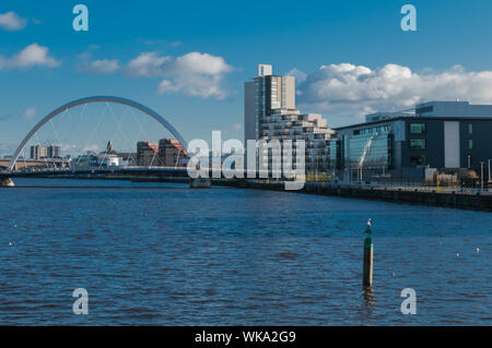 Fiume Clyde e Glasgow ponte ad arco (Squinty Bridge) Città di Glasgow Scozia Scotland Foto Stock