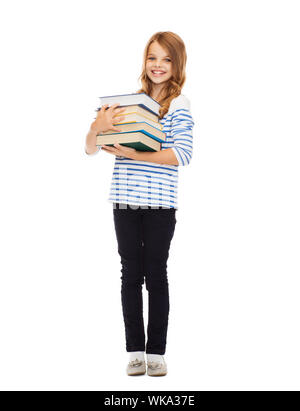 L'istruzione e il concetto di scuola - piccolo studente ragazza con molti libri Foto Stock