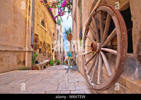 Città di Korcula ripide e strette strade di pietra vista colorate, arcipelago del sud della Dalmazia, Croazia Foto Stock