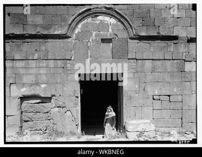 Jebel el-Drusi & Hauran. Ezraa. Ingresso alla chiesa bizantina che mostra iscrizione greca al di sopra di porta Foto Stock