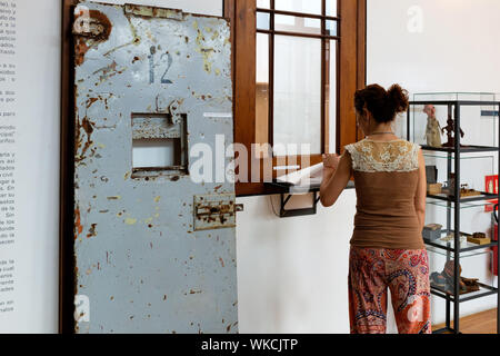 Uruguay, Montevideo. Il Museo de la memoria, un museo e un centro culturale dedicato alla memoria di coloro che o sono morti o sono stati desaparecidos durante l'U Foto Stock