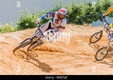 ESTARREJA, Portogallo - 11 Maggio 2014: Carlos Rosado sul conduttore durante il TACA de Portugal BMX. Foto Stock