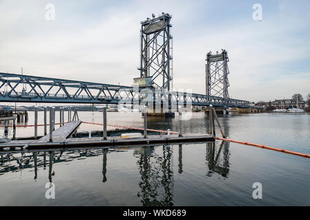 Il Memorial Bridge tra Portsmouth, New Hampshire, STATI UNITI D'AMERICA Foto Stock