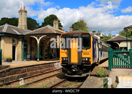 155 341 treni nord a Knaresborough stazione, North Yorkshire, Inghilterra, Regno Unito Foto Stock