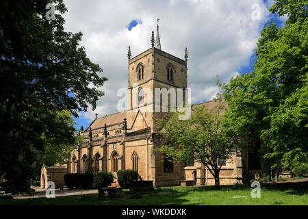 Estate vista sulla chiesa di San Giovanni Evangelista, Knaresborough town, North Yorkshire, Inghilterra, Regno Unito Foto Stock