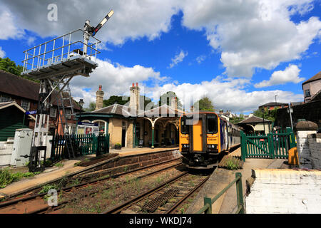 155 341 treni nord a Knaresborough stazione, North Yorkshire, Inghilterra, Regno Unito Foto Stock