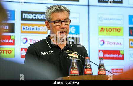 Berlino, Germania. 31 Agosto, 2019. Calcio: Bundesliga, 1° FC Union Berlin - Borussia Dortmund, terza giornata, stadio An der Alten Försterei. Berlino autobus Urs Fischer, alla conferenza stampa dopo la partita. Credito: Andreas Gora/dpa - NOTA IMPORTANTE: In conformità con i requisiti del DFL Deutsche Fußball Liga o la DFB Deutscher Fußball-Bund, è vietato utilizzare o hanno utilizzato fotografie scattate allo stadio e/o la partita in forma di sequenza di immagini e/o video-come sequenze di foto./dpa/Alamy Live News Foto Stock