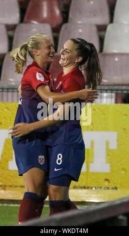 Seaview Stadium, Belfast, Irlanda del Nord, Regno Unito.Il 30 agosto 2019. Femminile UEFA EURO 2021 il qualificatore:l'Irlanda del Nord (verdi) v Norvegia. Amalie Eikeland celebra il suo secondo obiettivo..Credit:David Hunter/Alamy Live News. Foto Stock