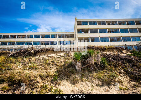 Soulac-sur-Mer (centro-ovest della Francia): l'edificio a quattro piani "Le Signal", i cui proprietari sono stati evacuati da una prefettura decreto per ragioni climatiche Foto Stock