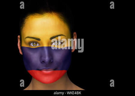 Immagine composita della Colombia appassionato di calcio in faccia contro di vernice nero Foto Stock