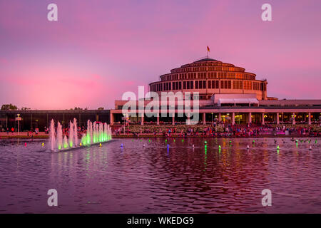 Fontana al Centennial Hall a Wroclaw in Polonia multimedia laser luce colorata mostra Foto Stock