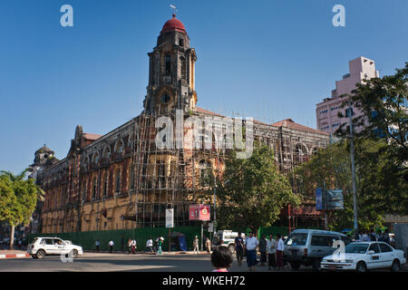 Attuale sede della banca Ayeyarwady durante la ristrutturazione nel 2011, Yangon Foto Stock