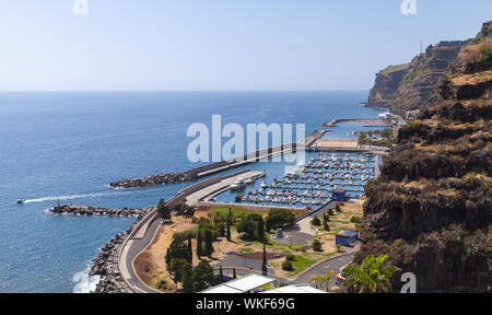 Calheta il paesaggio costiero è un comune sulla costa sud ovest dell'isola di Madeira, Portogallo Foto Stock
