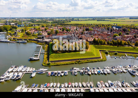 Città fortezza Heusden, Paesi Bassi in vista elicottero dall'aria. Foto Stock