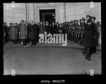 John J. Pershing e Charles G. Dawes alla Stazione Union, Washington D.C. Foto Stock