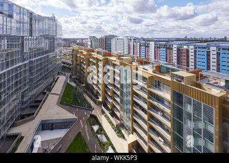 Vista ad alto livello della casa di Faraday con roof-top e giardini paesaggistici. Casa di Faraday a Battersea Power Station di Londra, Regno Unito. Arc Foto Stock