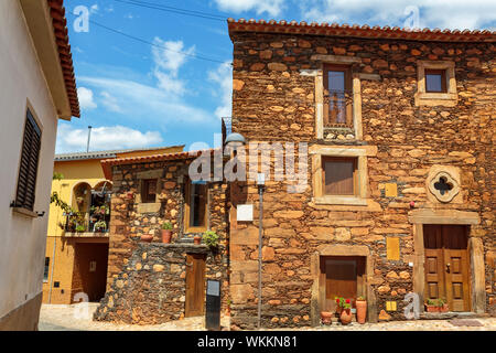 Lo scisto case di villaggio in Portogallo Foto Stock