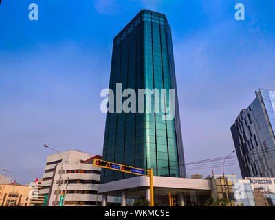 Tunnel Avenida Arequipa con Javier Prado nel quartiere di San Isidro Lima Peru Foto Stock