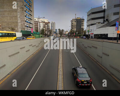 Tunnel Avenida Arequipa con Javier Prado nel quartiere di San Isidro Lima Peru Foto Stock