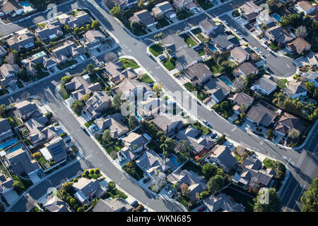 Vista aerea del suburban Thousand Oaks case e per le strade vicino a Los Angeles in Ventura County, California. Foto Stock