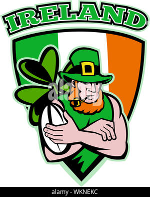 Illustrazione di un leprechaun irlandese o giocatore di rugby con le braccia incrociate con la sfera che indossa il cappello con shamrock o a foglia di trifoglio e scudo bandiera dell'Irlanda. Foto Stock