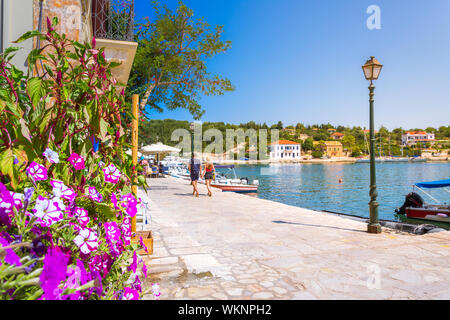 Il pittoresco villaggio di Fiskardo sull'isola di Cefalonia, Grecia Foto Stock