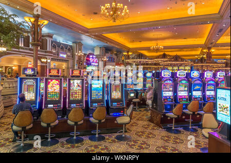 Macchine di scanalatura nella Gold Reef City Casino, Johannesburg, Sud Africa Foto Stock