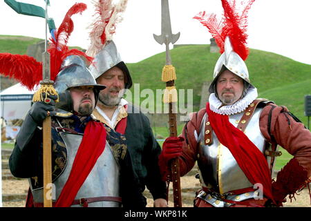 Una rievocazione a Tilbury Fort della Regina Elisabetta I il discorso alle truppe raccolte a Tilbury, come l'armata spagnola salpa per l'Inghilterra nel 1588. Foto Stock
