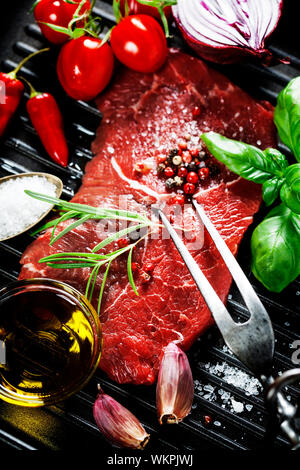Bistecca di manzo grezza Foto Stock